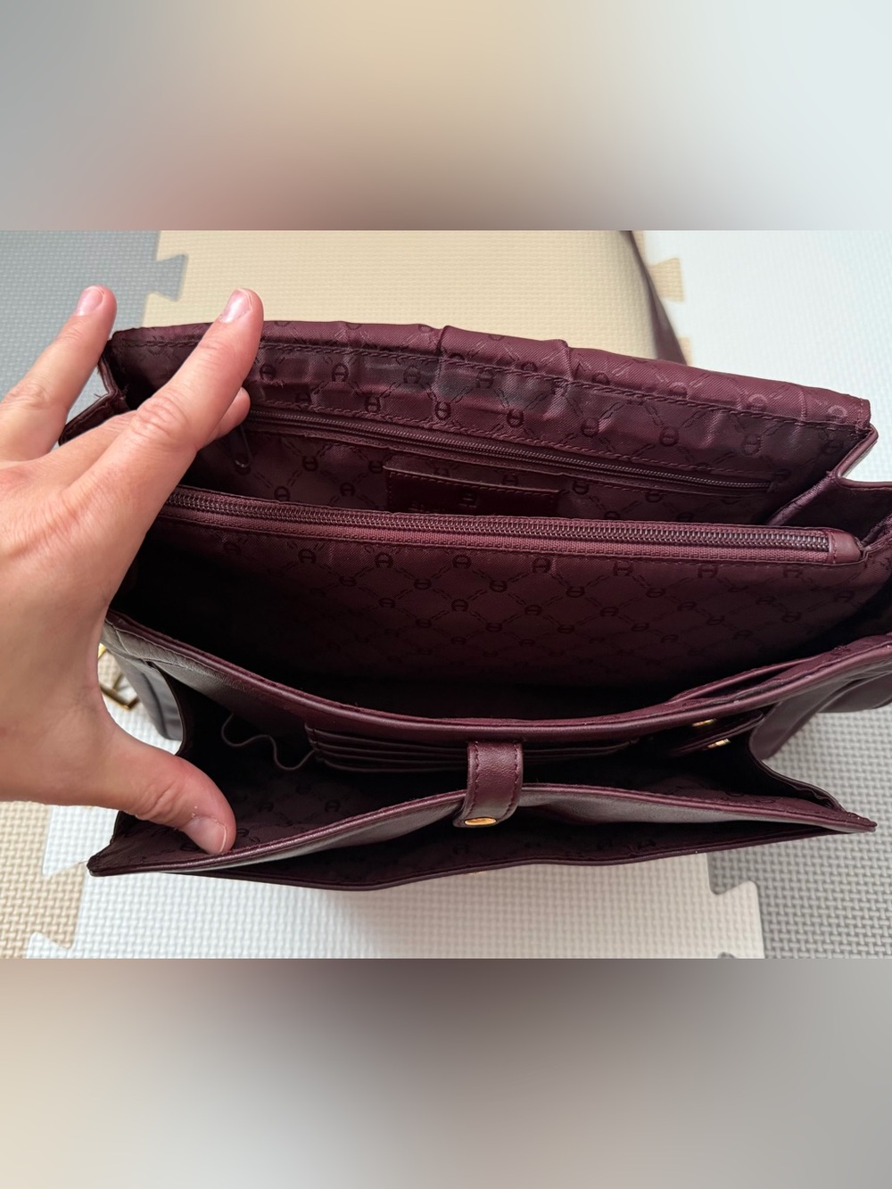 Vintage Etienne Aigner Bag - Picture 11 of 14
